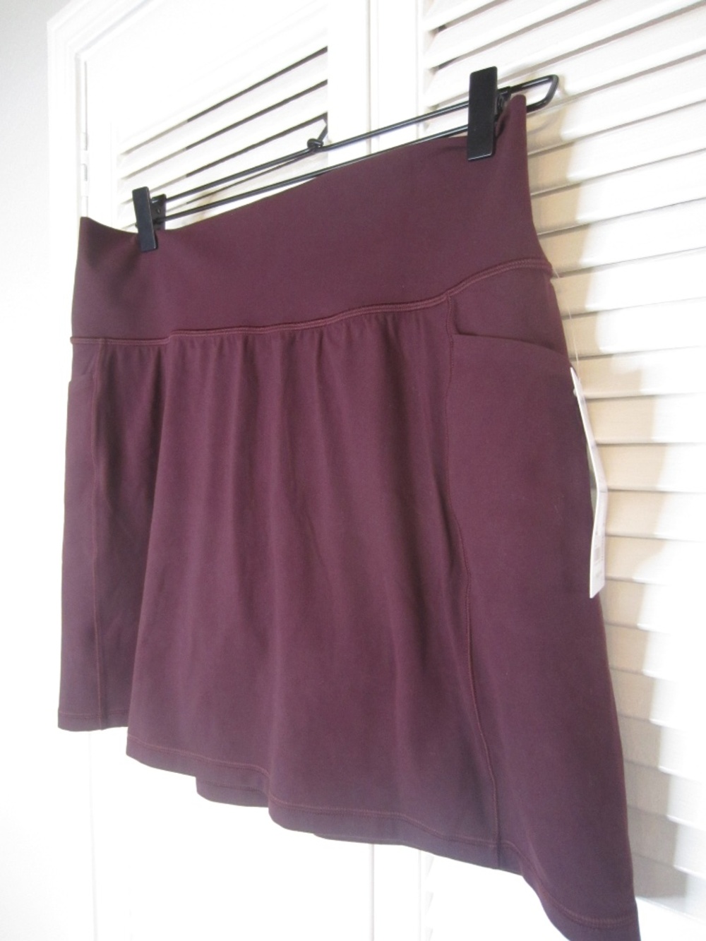 NWT Athleta Salutation Stash 16.5“ Skort in spiced cabernet - Size large - Picture 4 of 9